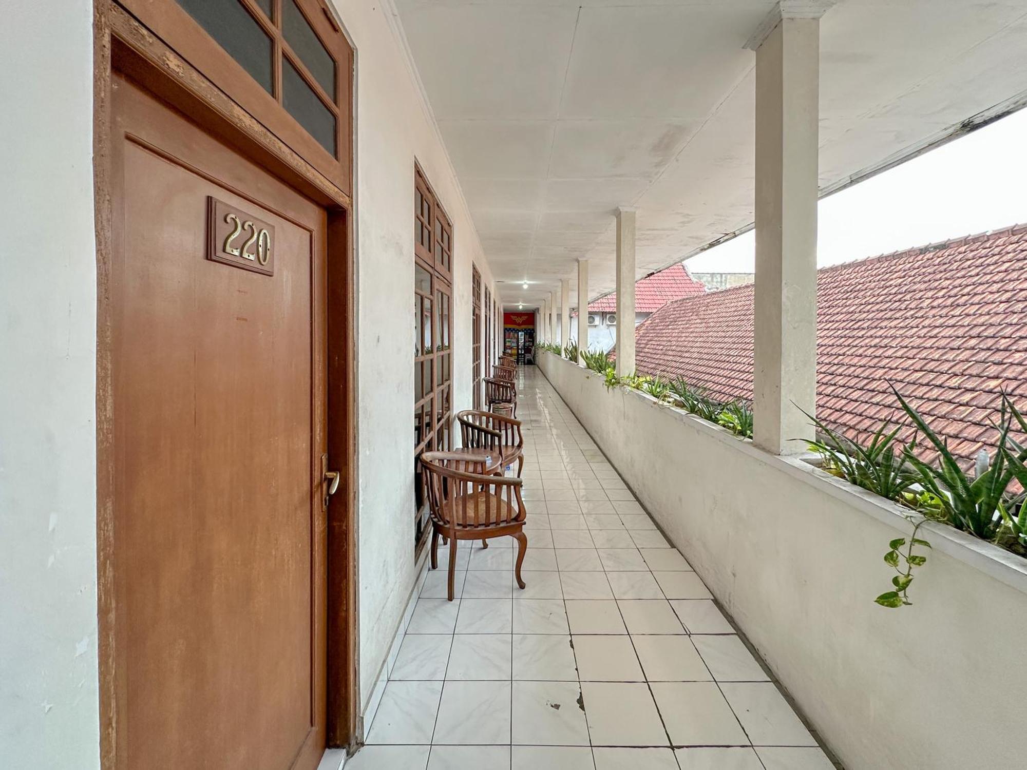 OYO 759 Hotel Dewi Sri Yogyakarta Exterior foto