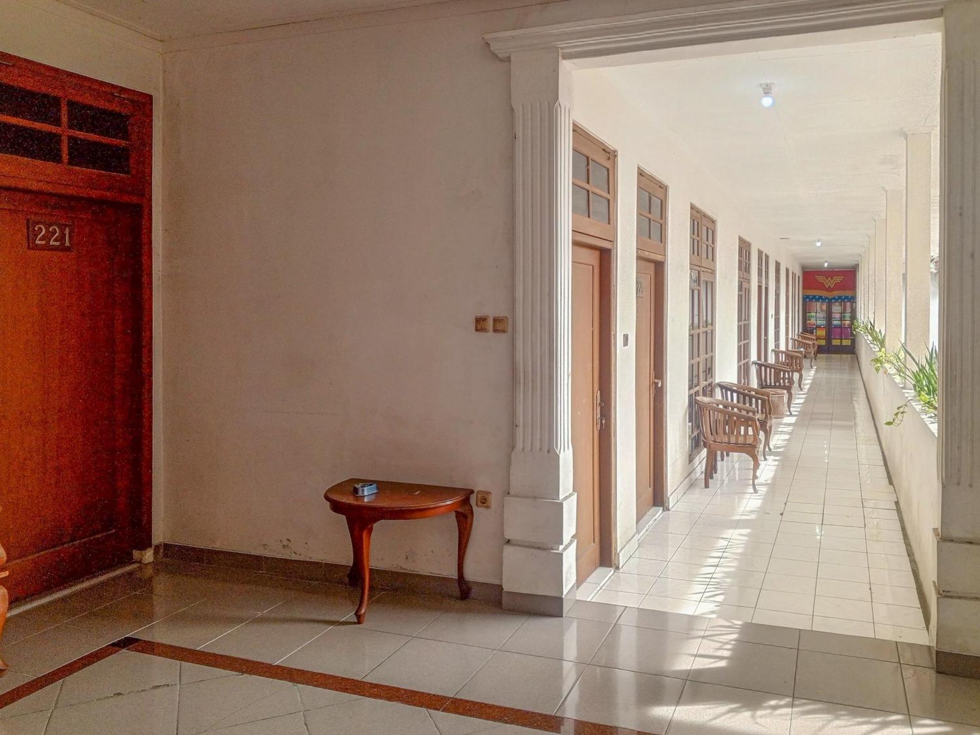 OYO 759 Hotel Dewi Sri Yogyakarta Exterior foto