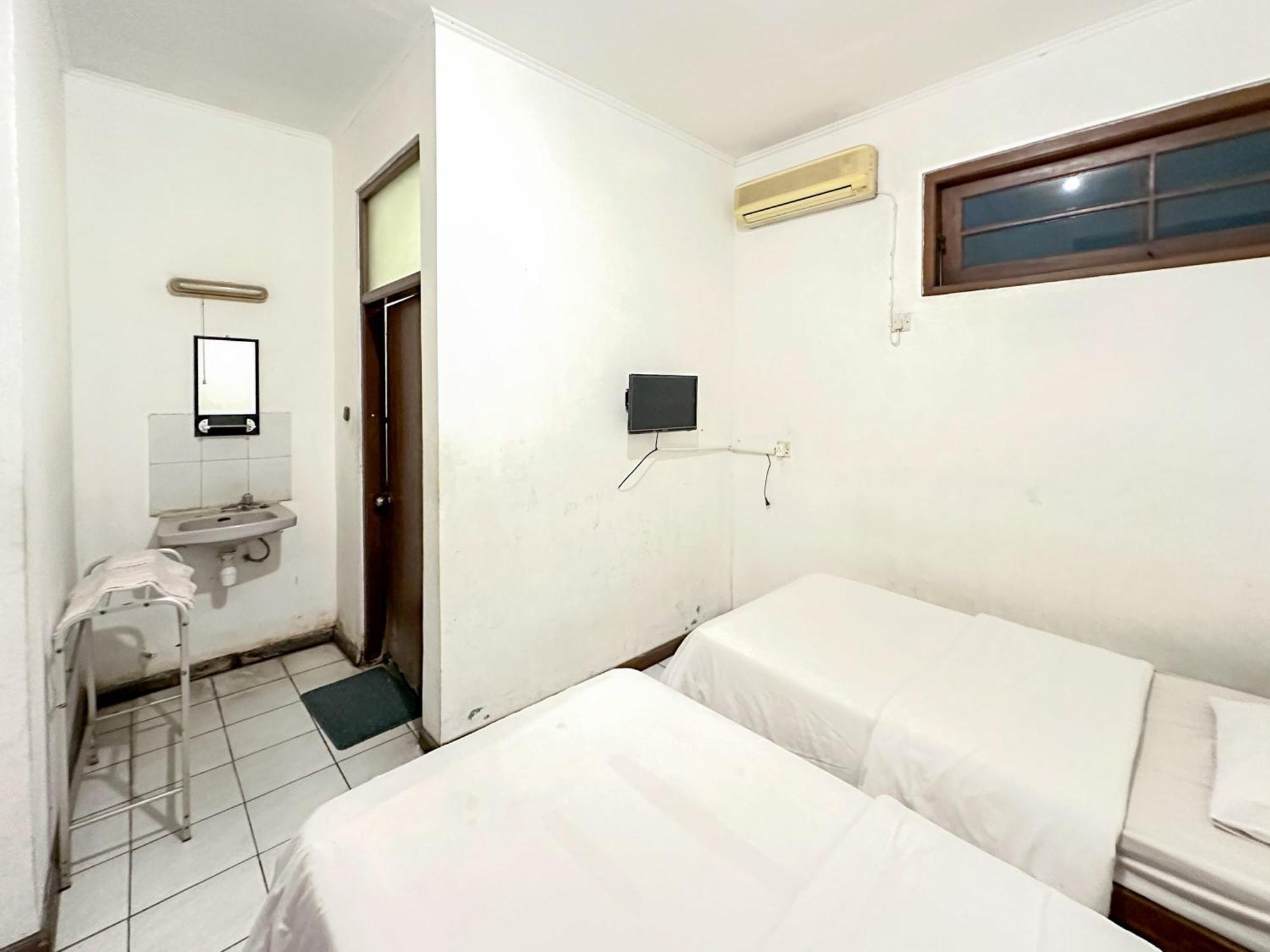 OYO 759 Hotel Dewi Sri Yogyakarta Exterior foto