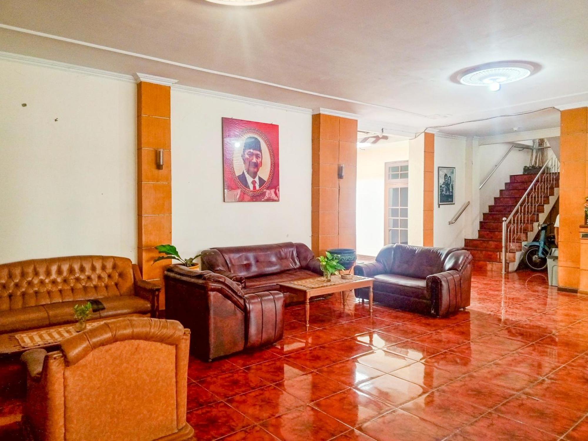 OYO 759 Hotel Dewi Sri Yogyakarta Exterior foto