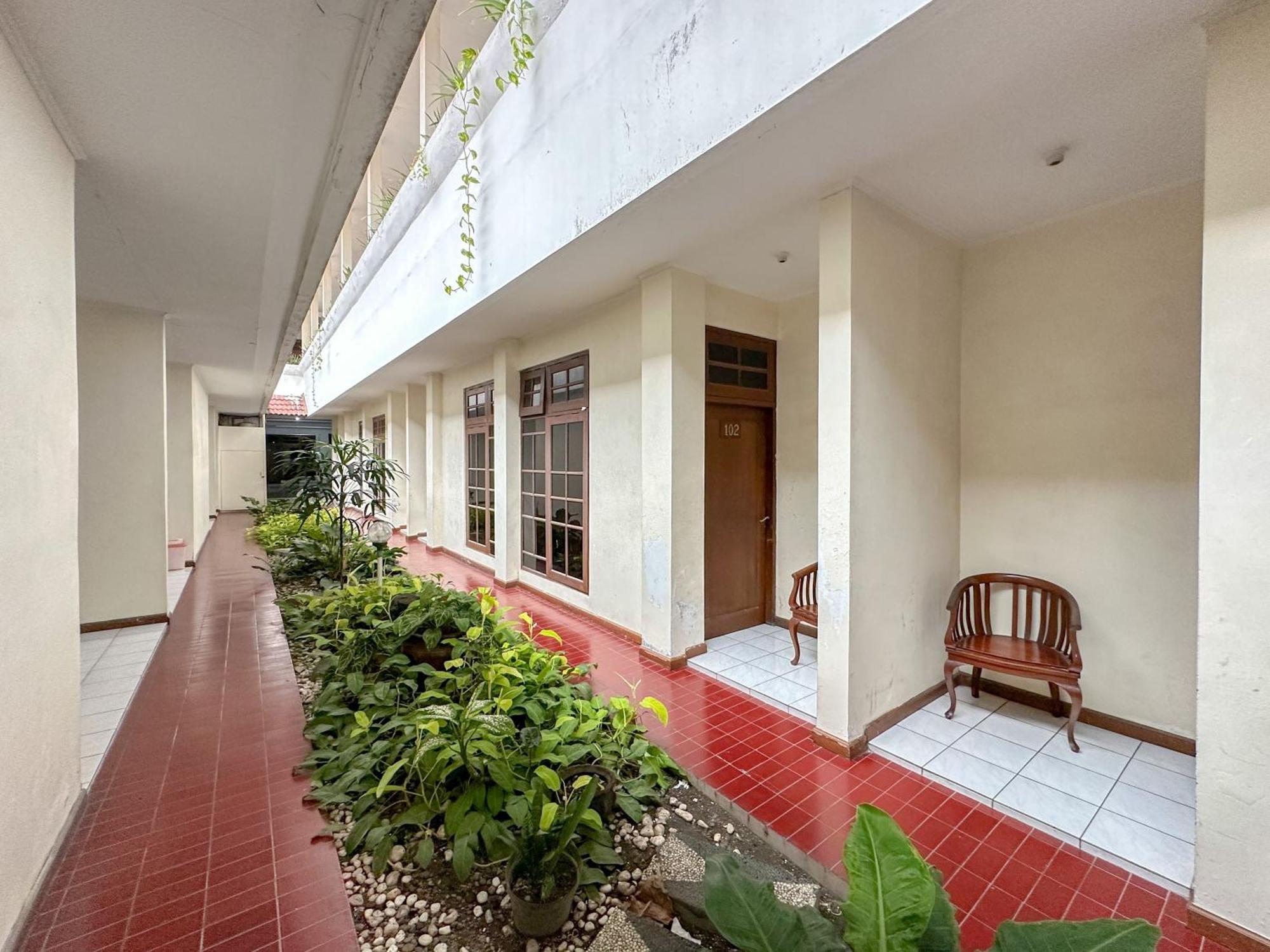 OYO 759 Hotel Dewi Sri Yogyakarta Exterior foto