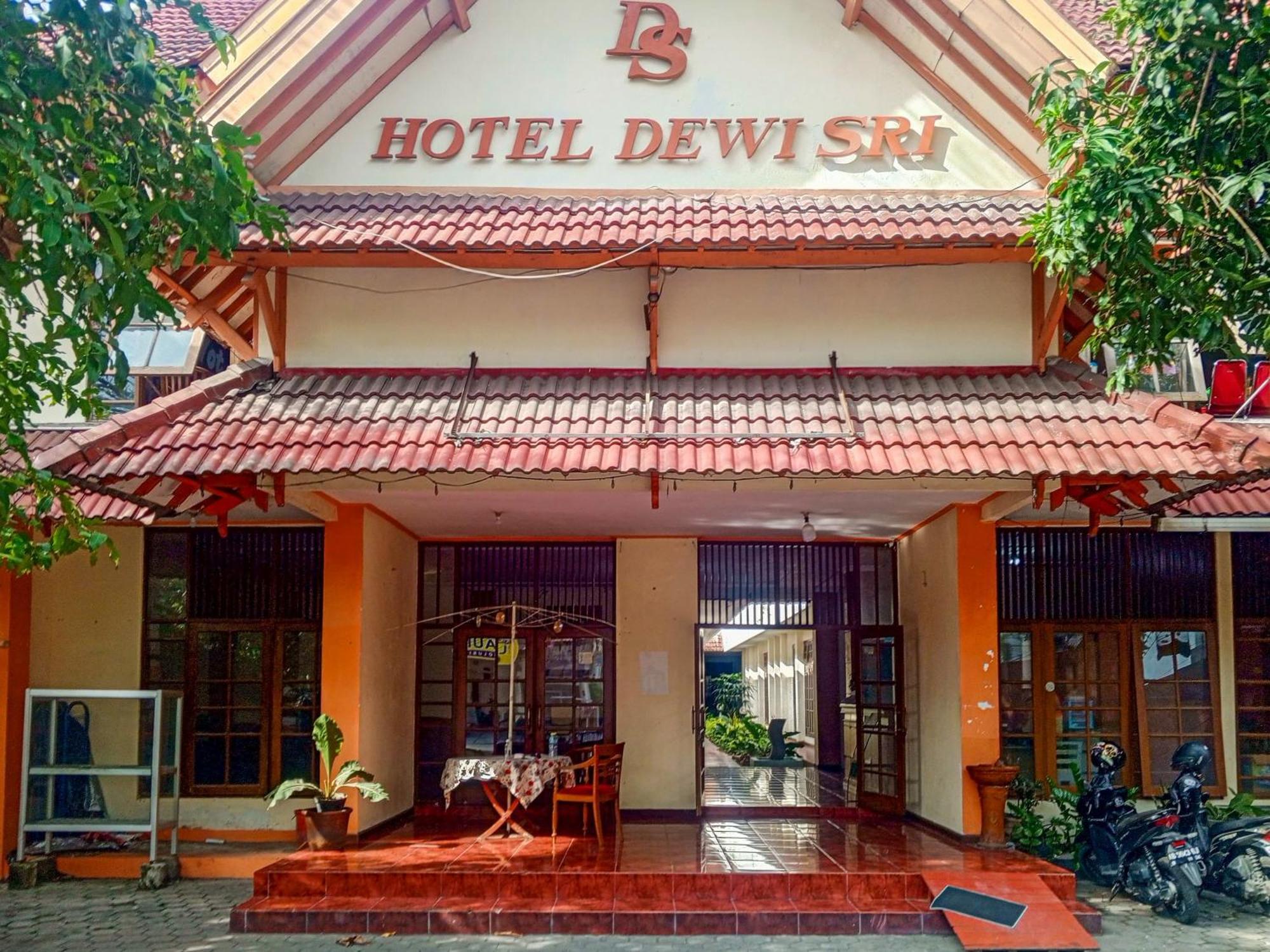 OYO 759 Hotel Dewi Sri Yogyakarta Exterior foto