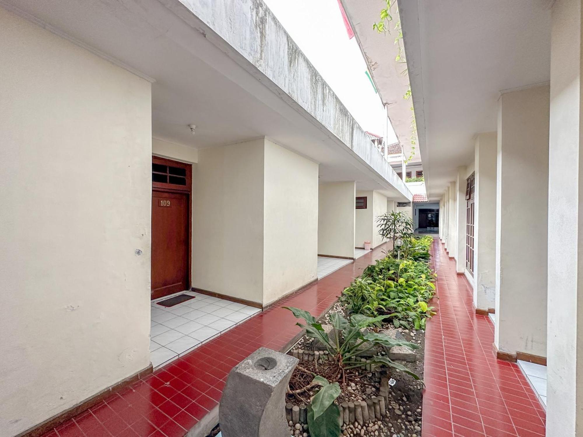 OYO 759 Hotel Dewi Sri Yogyakarta Exterior foto