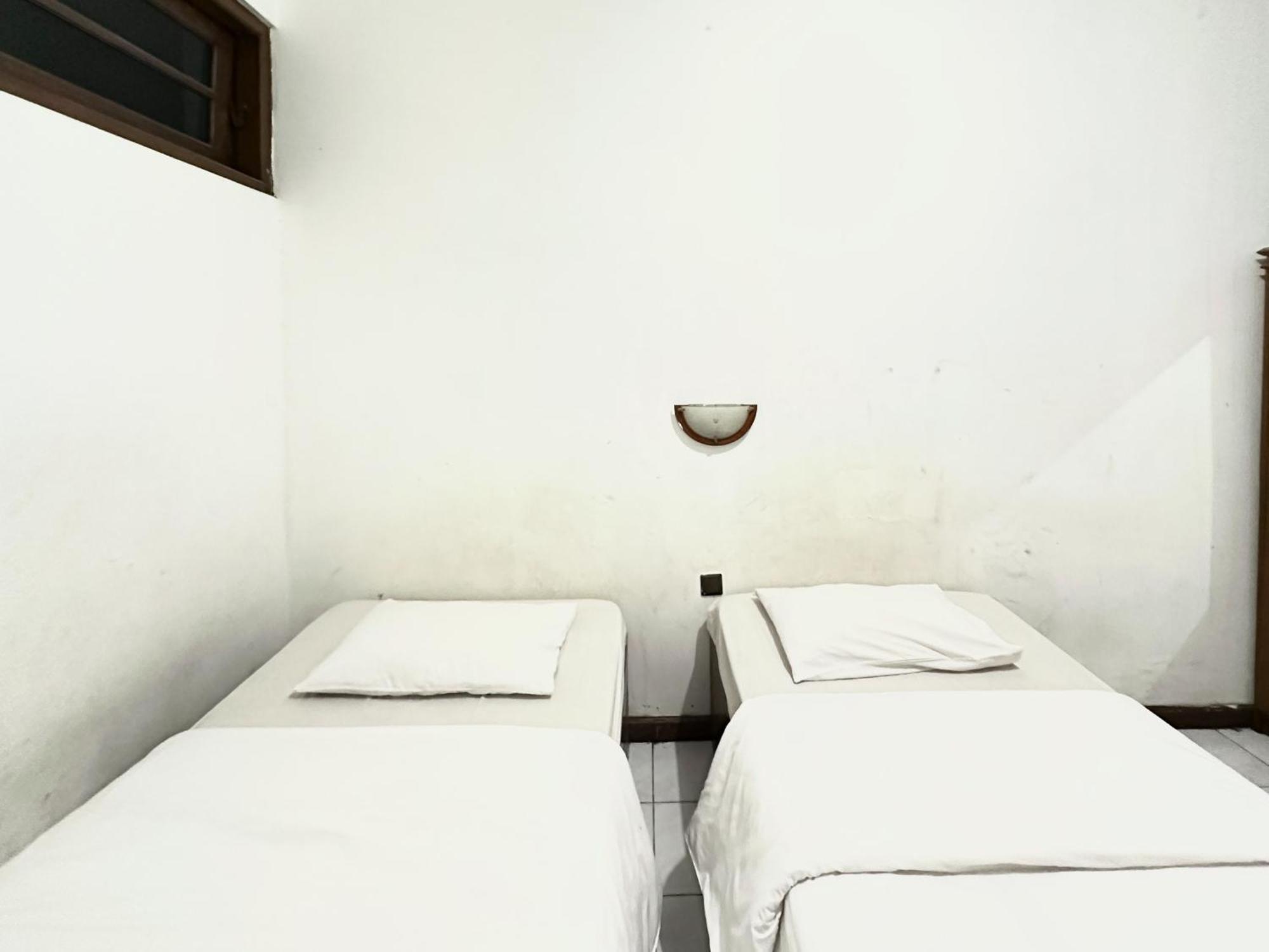 OYO 759 Hotel Dewi Sri Yogyakarta Exterior foto