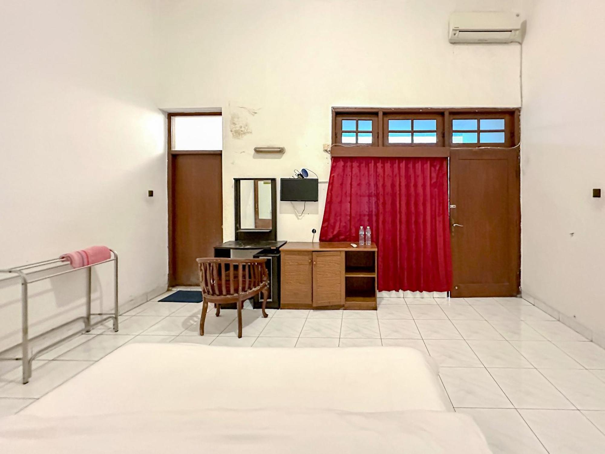 OYO 759 Hotel Dewi Sri Yogyakarta Exterior foto