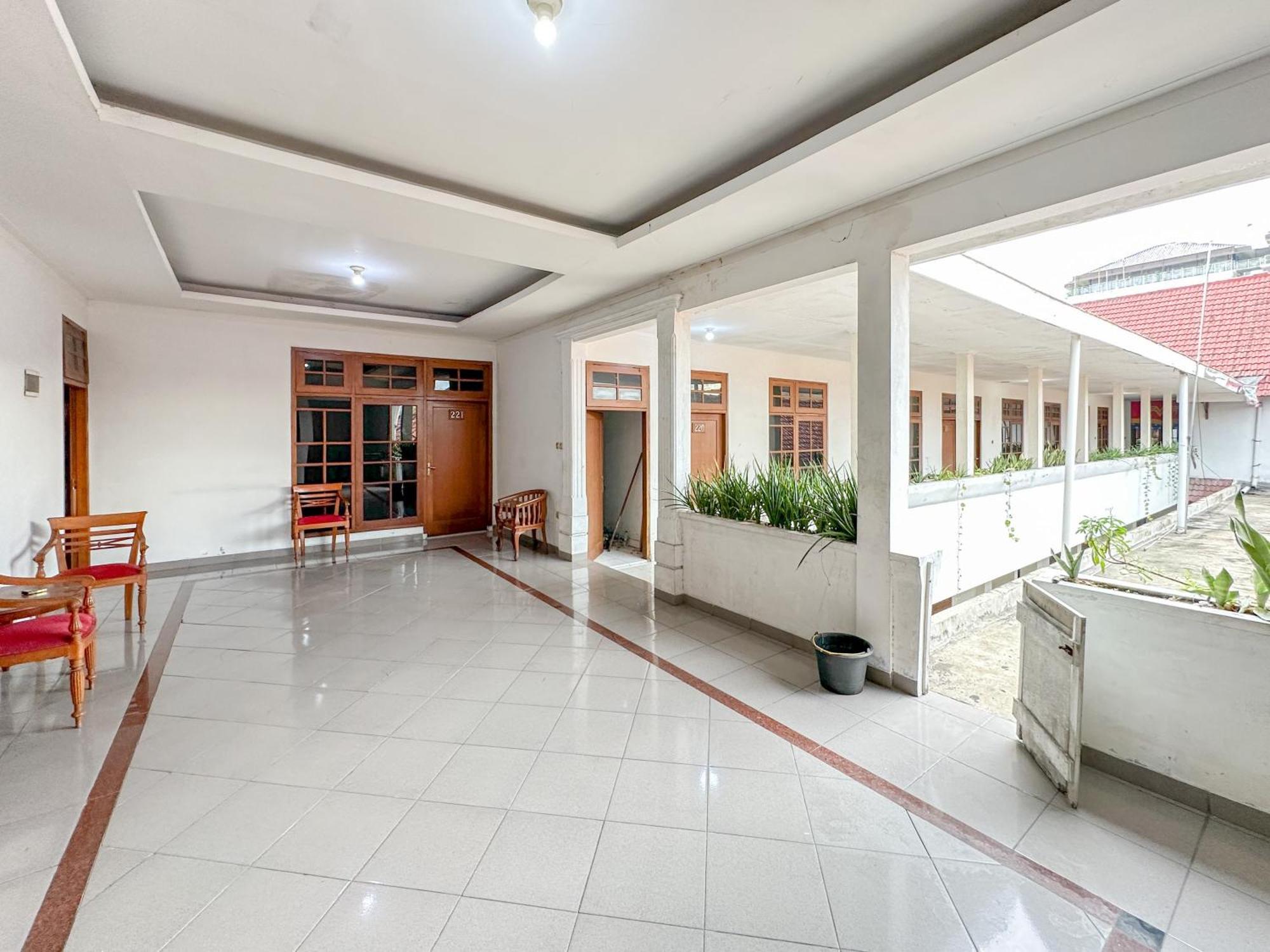 OYO 759 Hotel Dewi Sri Yogyakarta Exterior foto